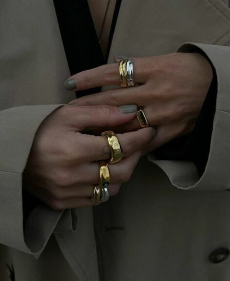 Explorez notre sélection d'accessoires et bijoux pour sublimer votre style