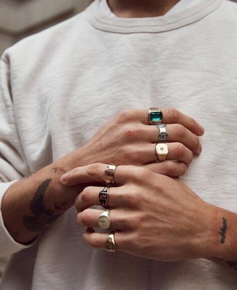 Explorez notre sélection d'accessoires et bijoux pour sublimer votre style