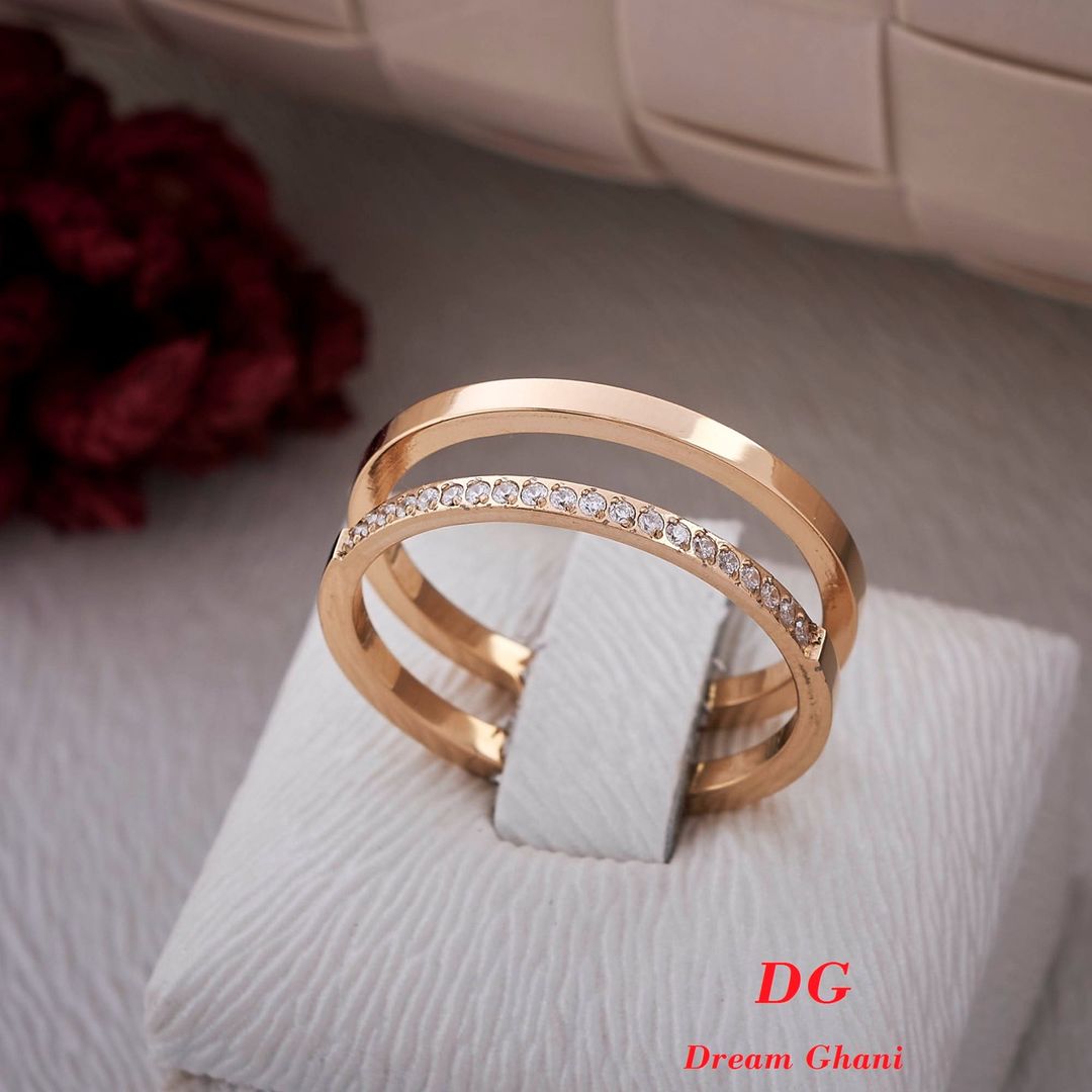 Explorez notre sélection d'accessoires et bijoux pour sublimer votre style