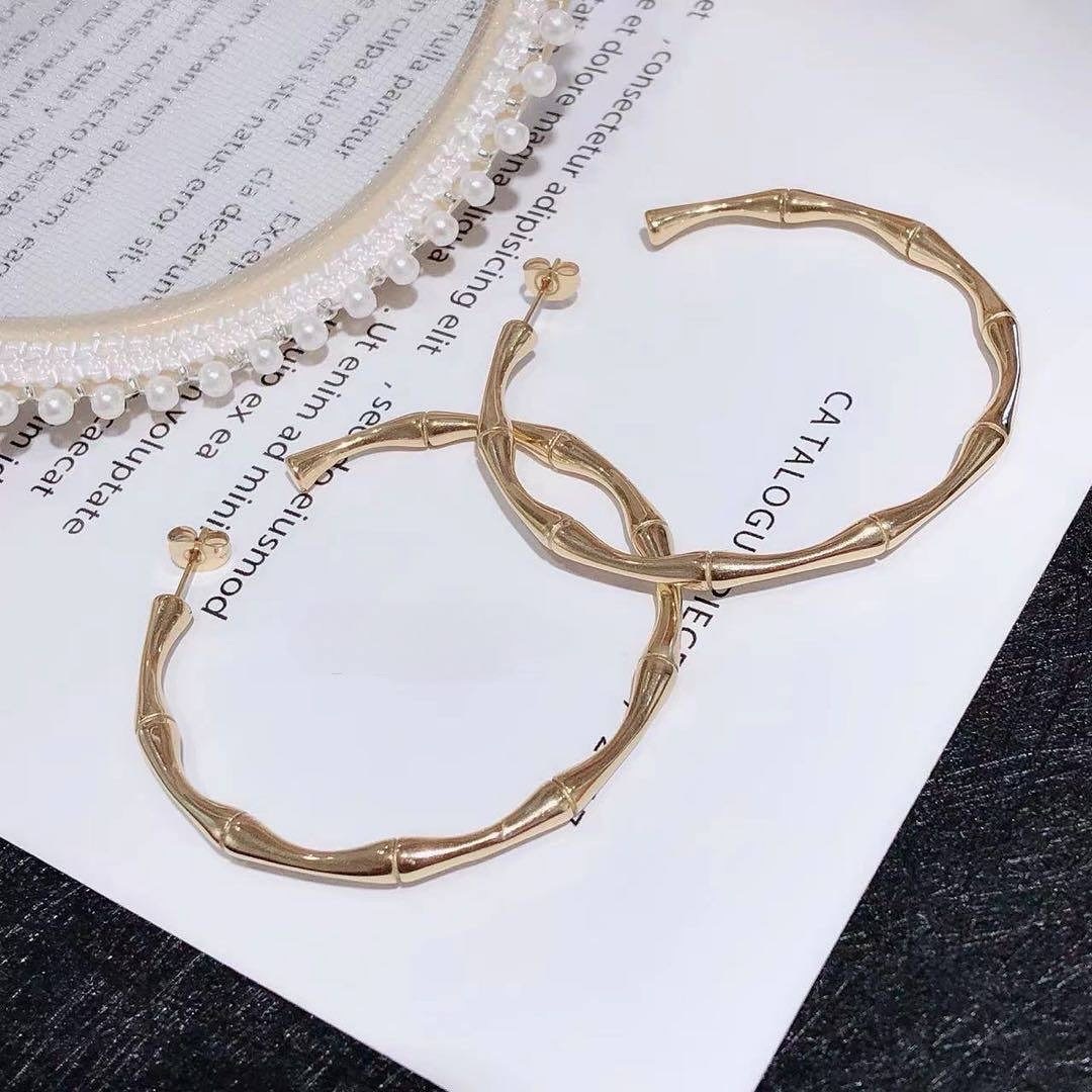 Explorez notre sélection d'accessoires et bijoux pour sublimer votre style