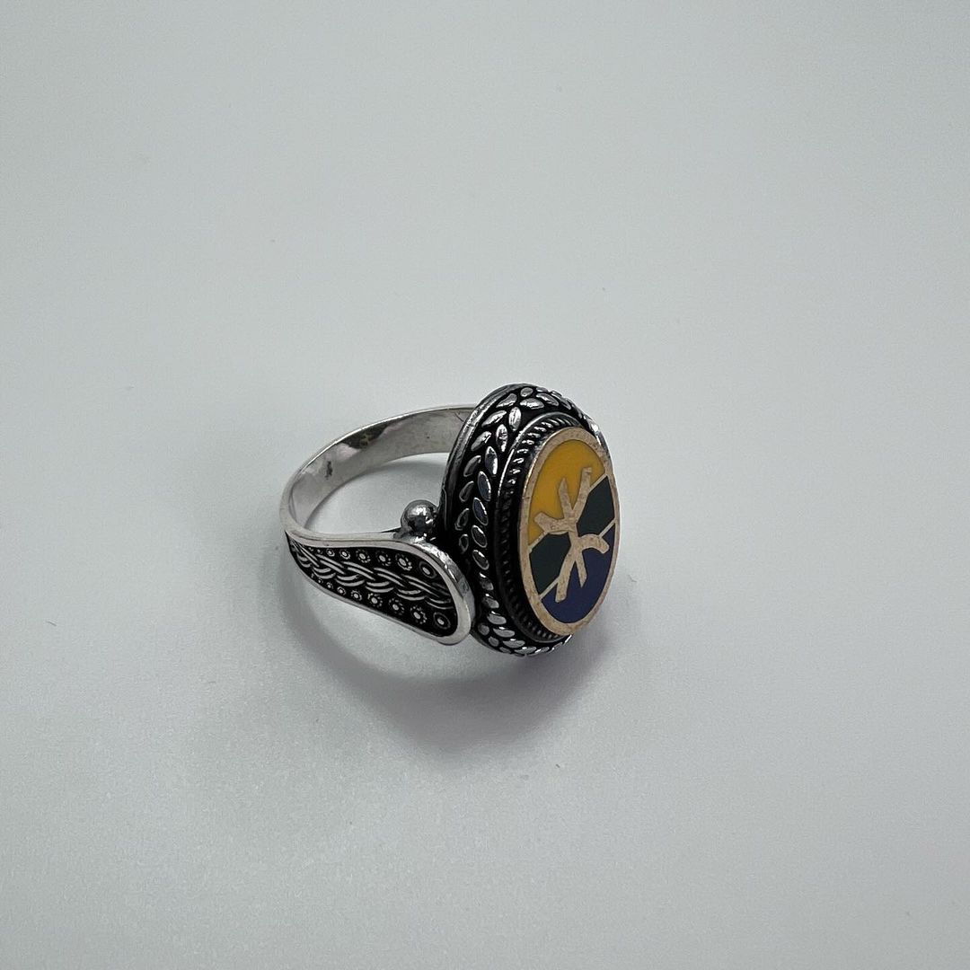 Explorez notre sélection d'accessoires et bijoux pour sublimer votre style